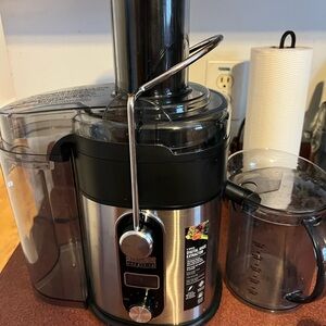 Bella Pro Stainless Steel Juicer with Black Accents